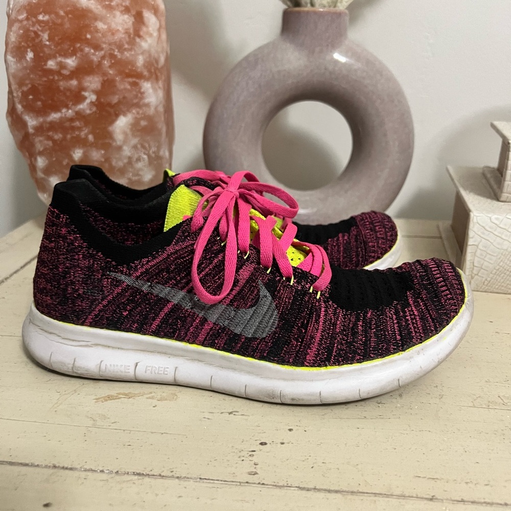 Nike size 6Y. Womens 8